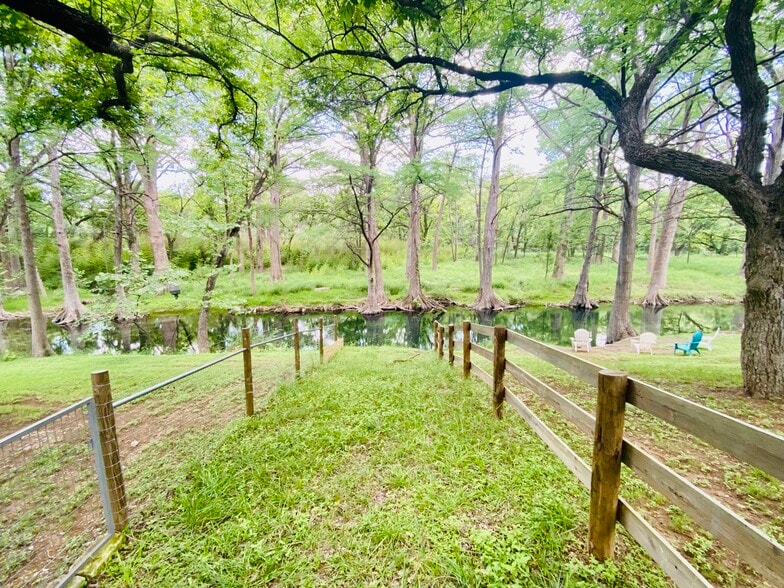 More Photos Of 104 Scudder Ln, Wimberley Hotel For Sale