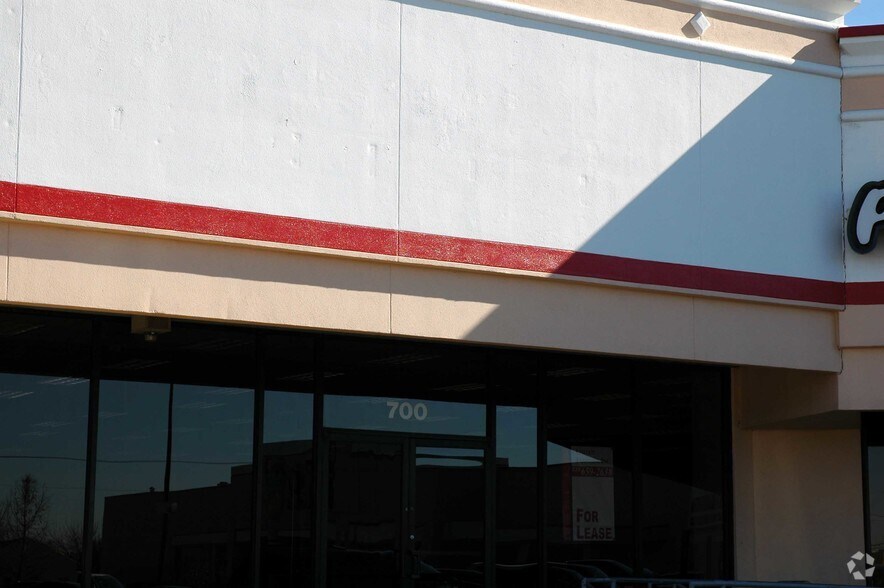 More Photos Of 5334 Ross Ave, Dallas General Retail For Lease