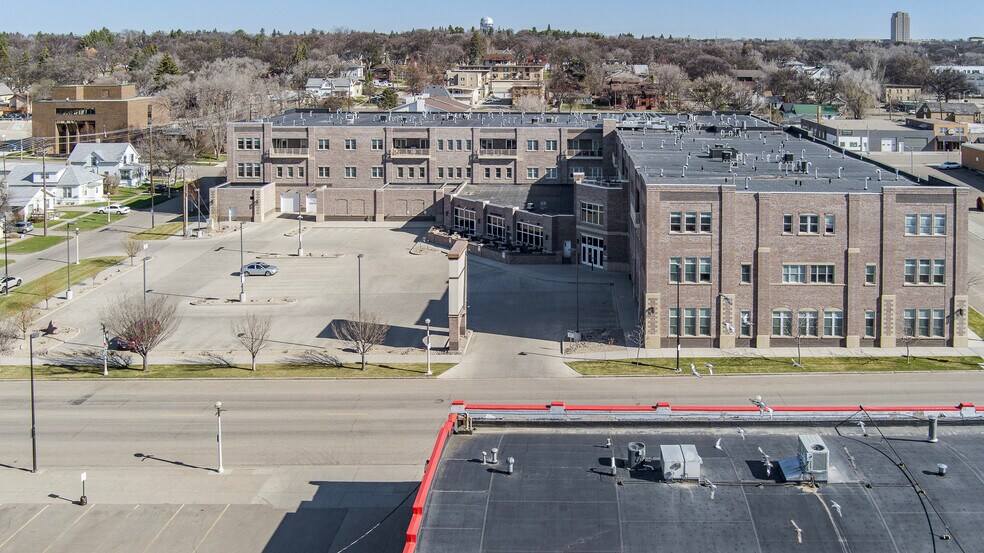 More Photos Of 100 W Broadway Ave, Bismarck Medical For Sale