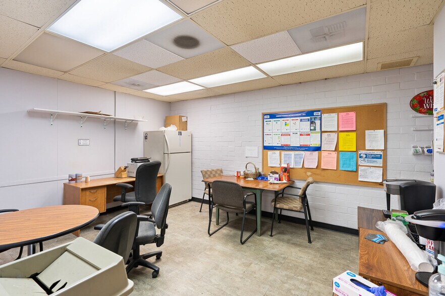 More Photos Of 1190 NE Division St, Gresham Warehouse For Lease