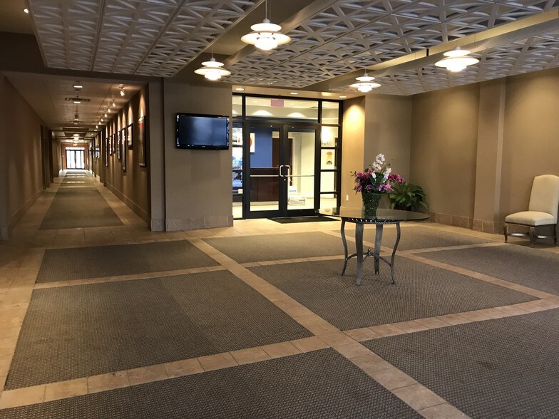 More Photos Of 10 Airline Dr, Albany Office For Lease