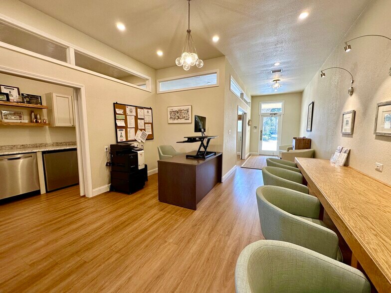 More Photos Of 913 Gulf Breeze Pky, Gulf Breeze Storefront Retail Office For Sale