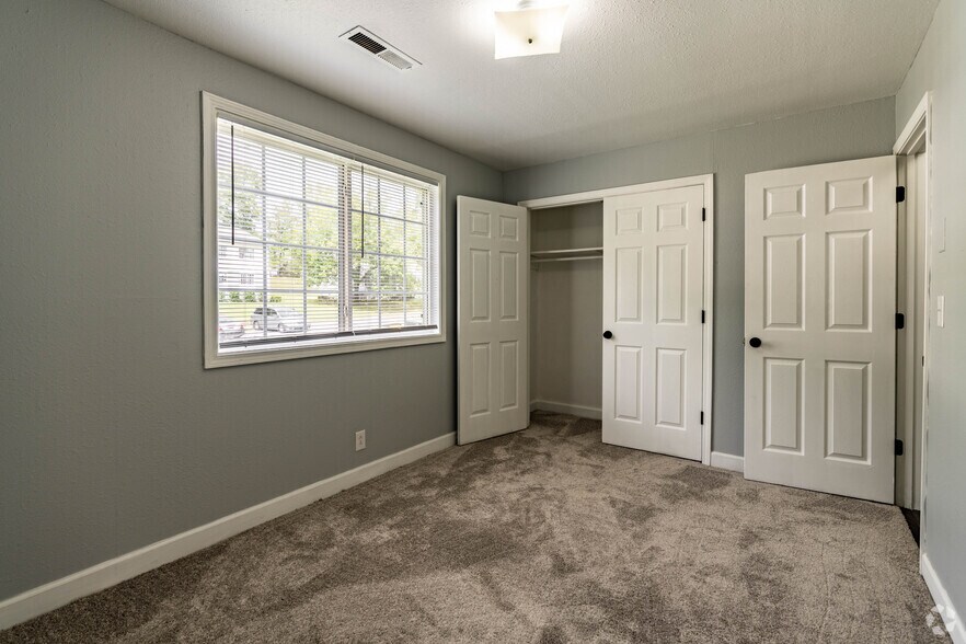 More Photos Of 1351 Avondale Dr, Clarksville Apartments For Sale