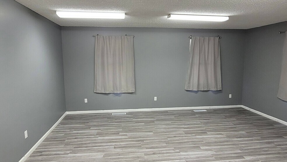 More Photos Of 4015 SW 21st St, Topeka Coworking Space