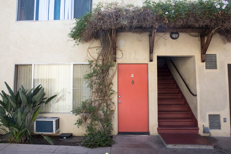 More Photos Of 14716-14722 Delano St, Van Nuys Multifamily For Sale