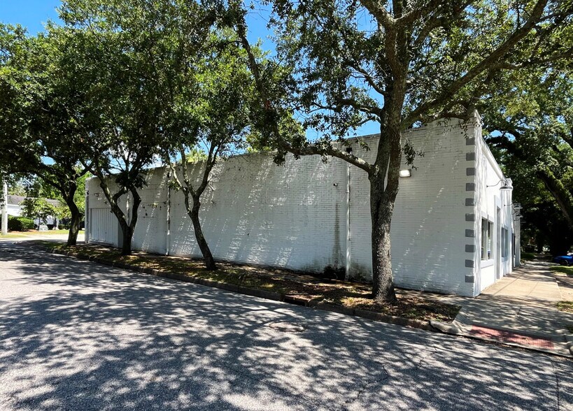 More Photos Of 310 S Broad St, Mobile Freestanding For Sale