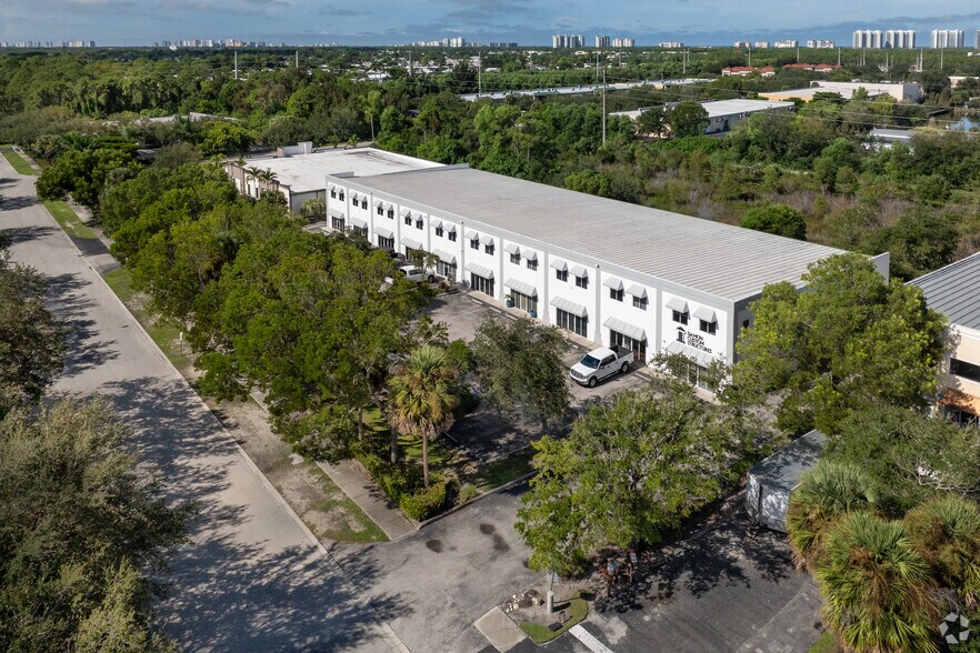 More Photos Of 1085 Business Ln, Naples Light Manufacturing For Lease