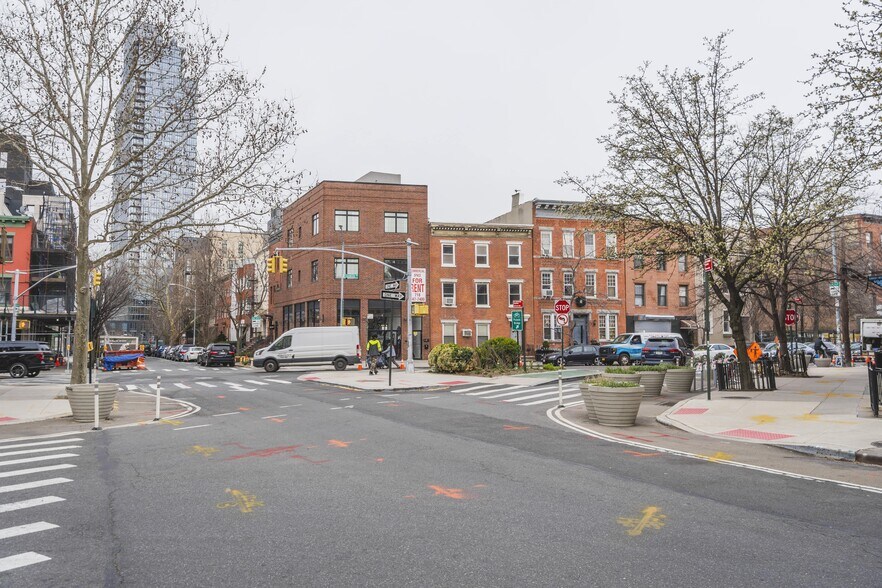 More Photos Of 102-106 Calyer St, Brooklyn Office For Sale