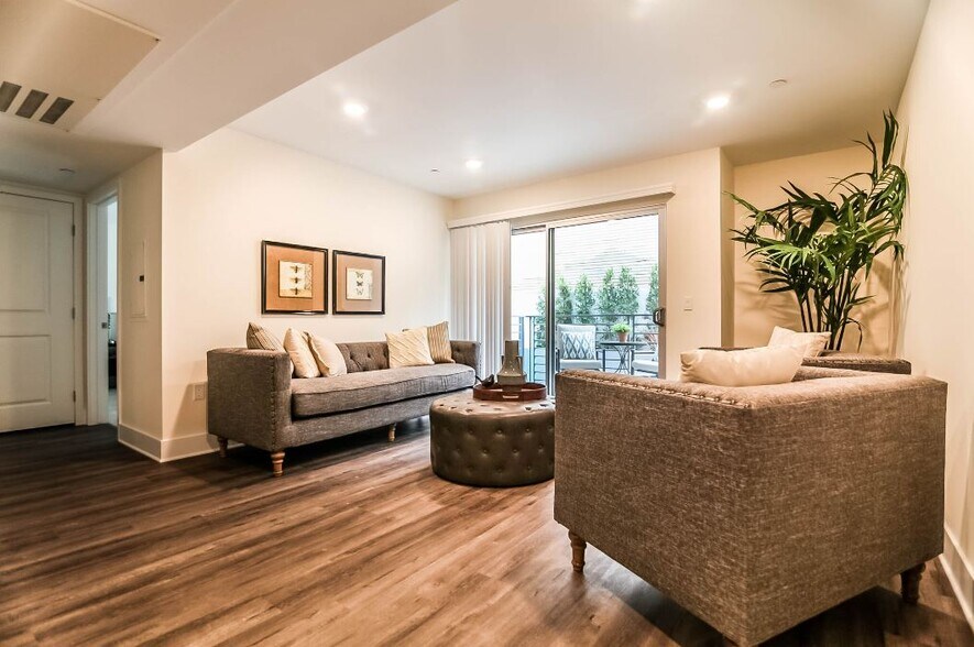 More Photos Of 5026 Rosewood Ave, Los Angeles Apartments For Sale