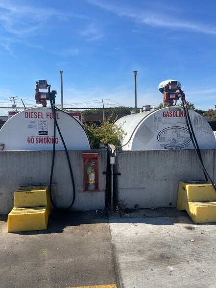 More Photos Of 1539 Bourbon Pky, Streamwood Warehouse For Sale