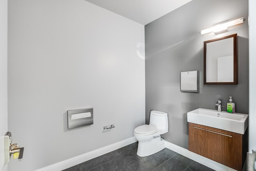 More Photos Of 1300 Industrial Rd, San Carlos Research And Development For Lease