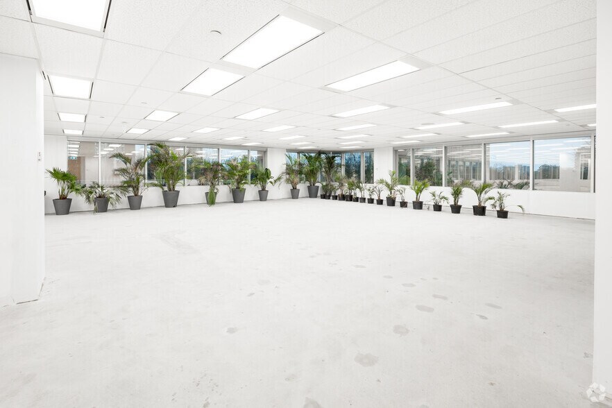 More Photos Of 1 Robert Speck Pky, Mississauga Unknown For Sale