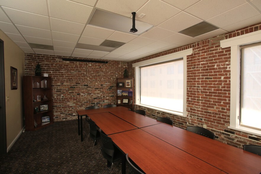 More Photos Of 125 Bridge Pl, Stockton Office For Lease