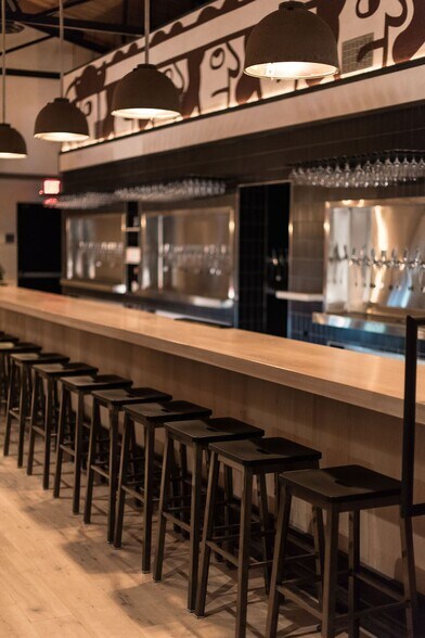 More Photos Of 1000 S Olive St, Los Angeles Restaurant For Lease