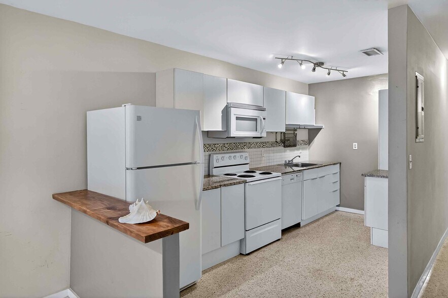 More Photos Of 8640 NE 2nd Ave, El Portal Office Residential For Sale