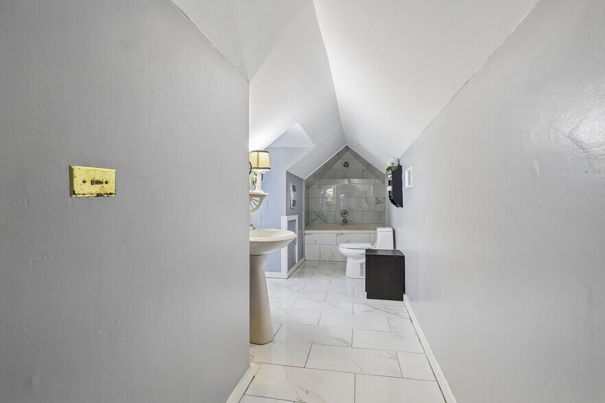 More Photos Of 421 Howard St, San Antonio Hospitality For Sale