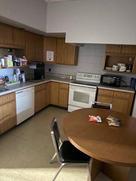 More Photos Of 350 Kindig Ln, Hanover Manufacturing For Sale