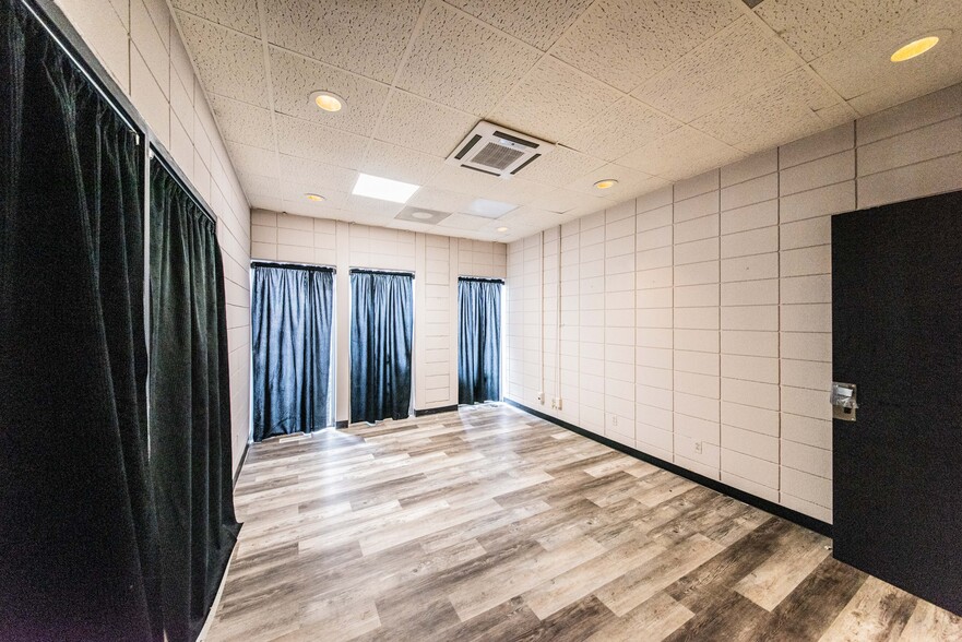 More Photos Of 3000 Irvin Cobb Dr, Paducah Warehouse For Sale