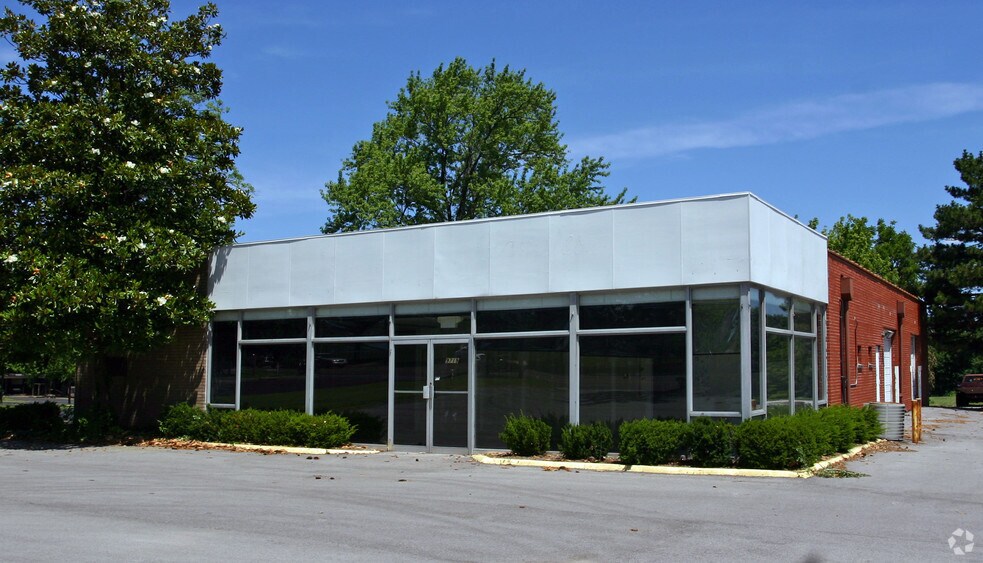 Primary Photo Of 9719 Olive Blvd, Olivette Freestanding For Lease