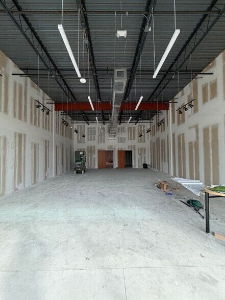 More Photos Of 5615 Wellington Rd, Gainesville Flex For Lease