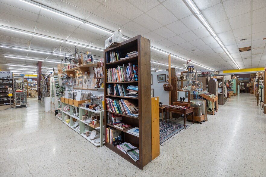 More Photos Of 3128 Ne Highway 101, Lincoln City Storefront For Sale