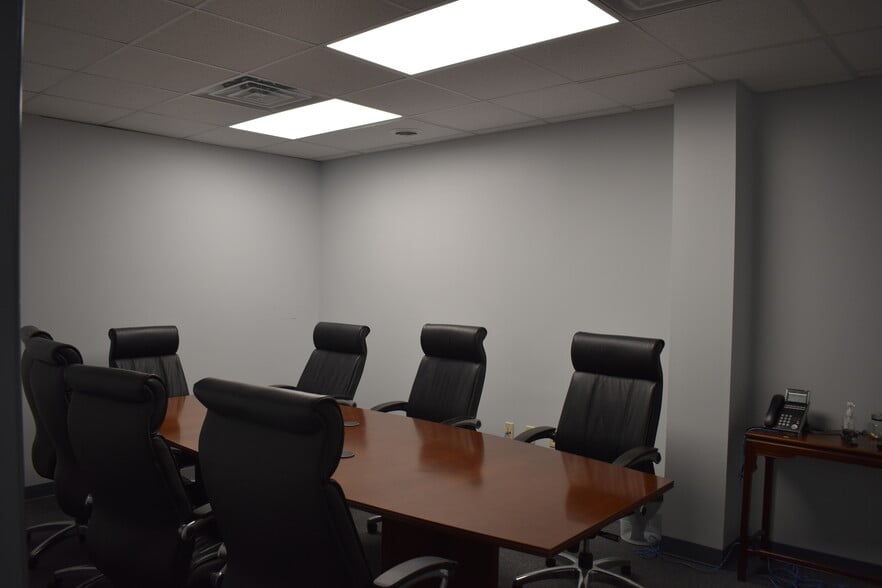 More Photos Of 2000 Glen Echo, Nashville Office For Lease