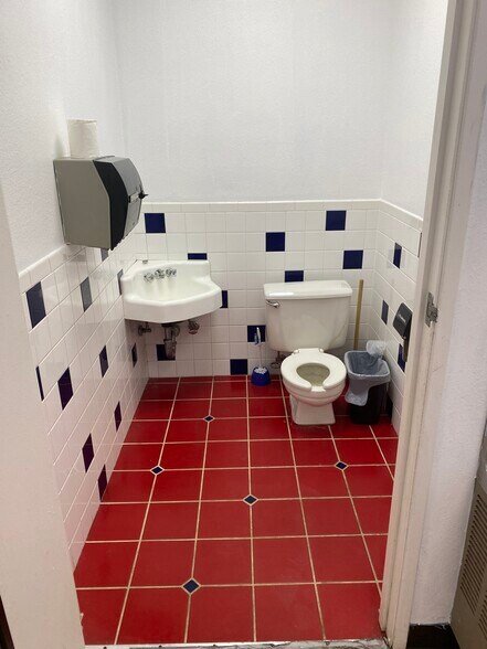 More Photos Of 630 W 17th Pl, Tempe Schools For Lease