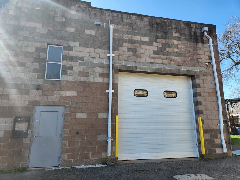 More Photos Of 295 Front Ave, West Haven Flex For Lease