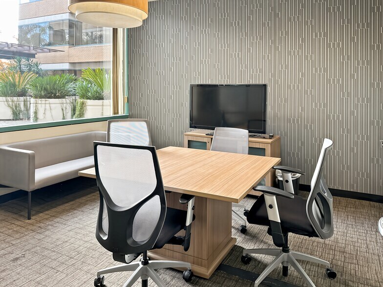 More Photos Of 800 W El Camino Real, Mountain View Coworking Space