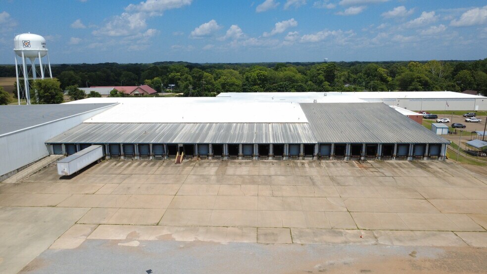 More Photos Of 555 Matthews Dr, Canton Warehouse For Lease