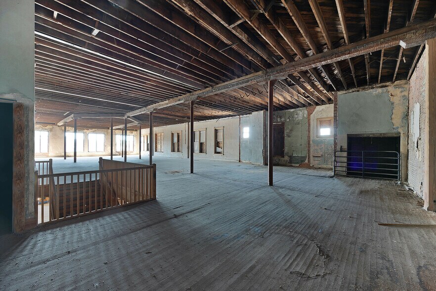 More Photos Of 214-216 N Liberty St, Jackson Storefront Retail Office For Lease