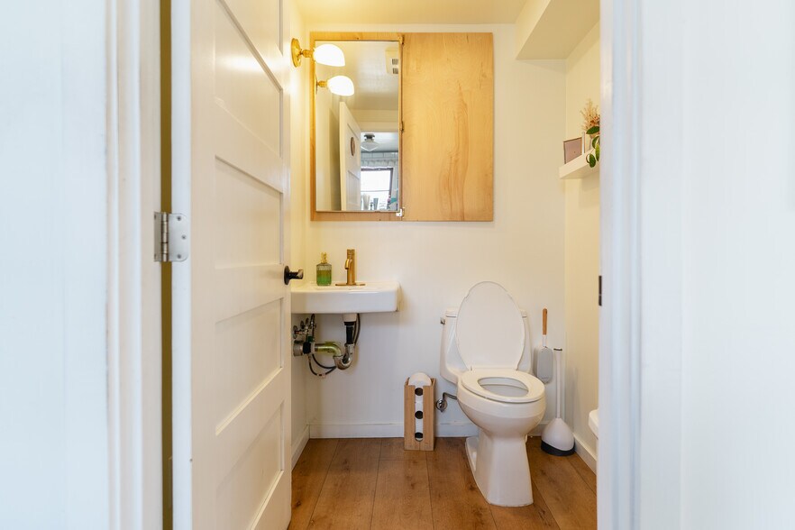 More Photos Of 927 S Cobb St, Palmer Restaurant For Sale