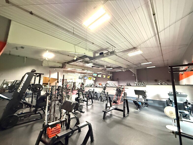 More Photos Of 419 Kays Dr, Normal Industrial For Sale