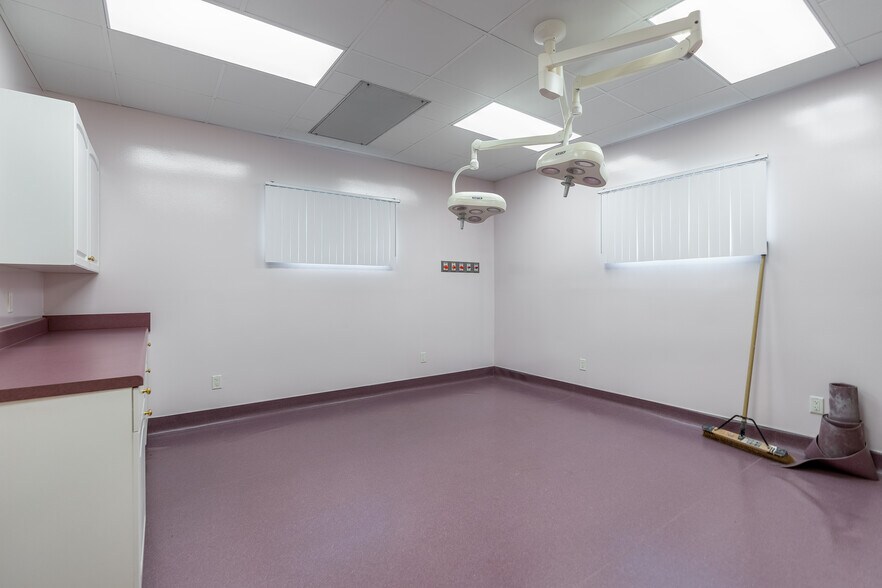 More Photos Of 43 Office Park Dr, Jacksonville Medical For Lease