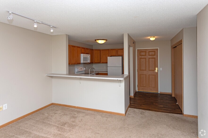 More Photos Of 9325 Garland Ave, Maple Grove Apartments For Sale