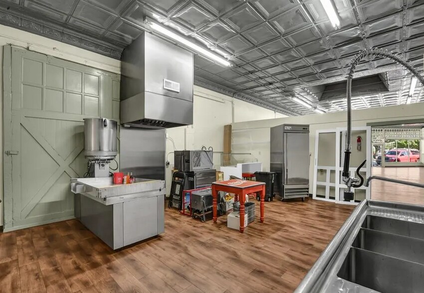 More Photos Of 113 W Church St, Weatherford Office For Lease