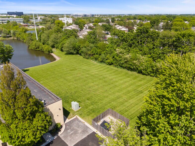 More Photos Of 1488 Bond St, Naperville Office For Sale