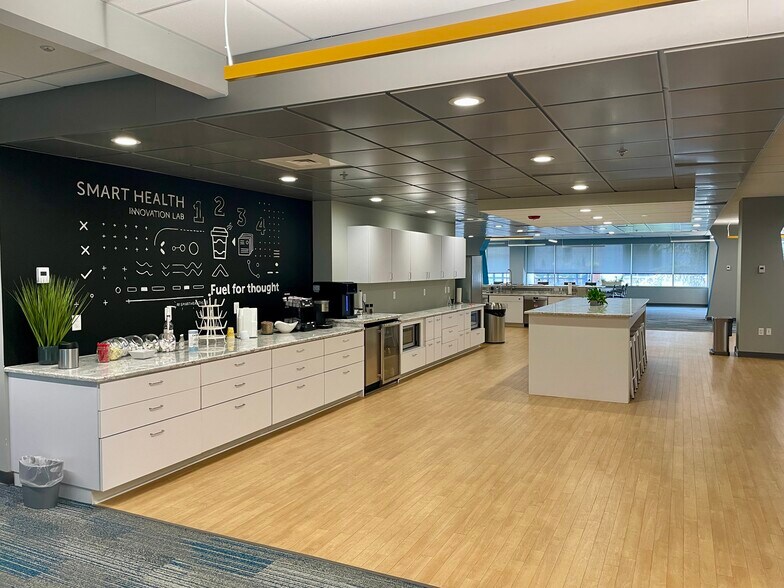 More Photos Of 100 N Queen St, Lancaster Office For Sale