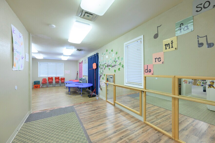 More Photos Of 504 Villa Rd, Newberg Medical For Sale