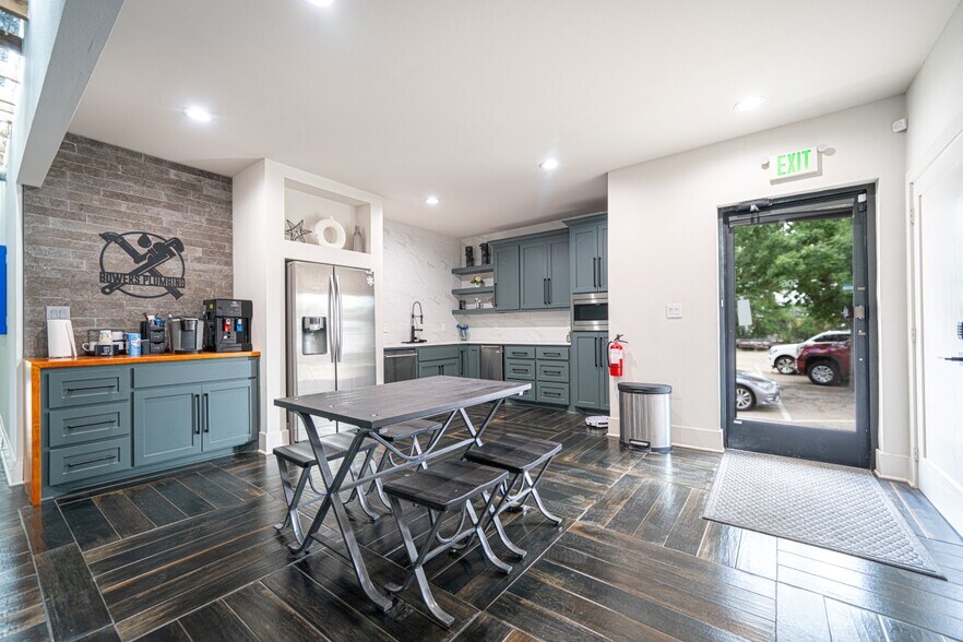 More Photos Of 506 W Methvin St, Longview Medical For Lease