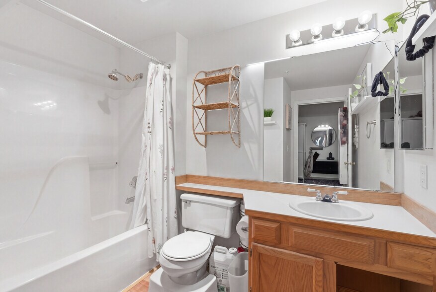 More Photos Of 13310 Greenwood Ave N, Seattle Apartments For Sale