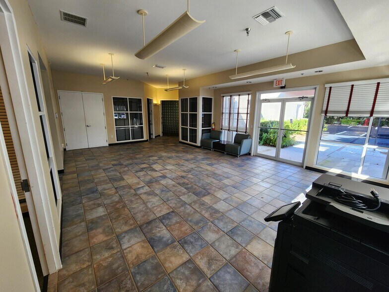 More Photos Of 2610 Northbrooke Plaza Dr, Naples Medical For Lease