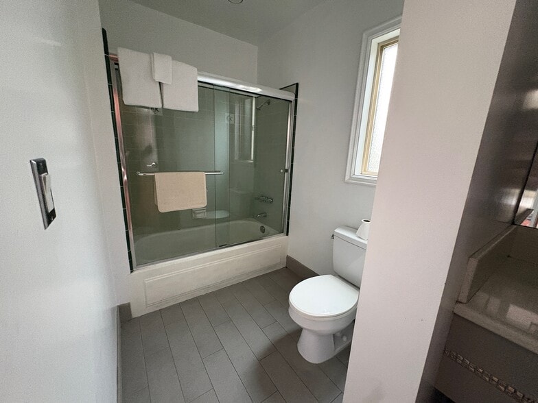 More Photos Of 4330 S Broadway, Los Angeles Hotel For Sale