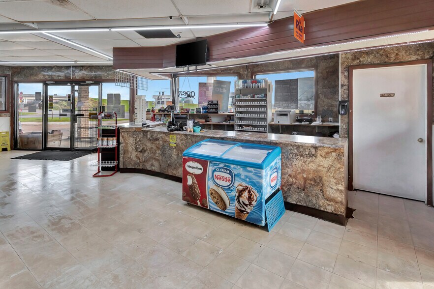 More Photos Of 1100 W US Highway 59 Feeder, Ganado Convenience Store For Sale