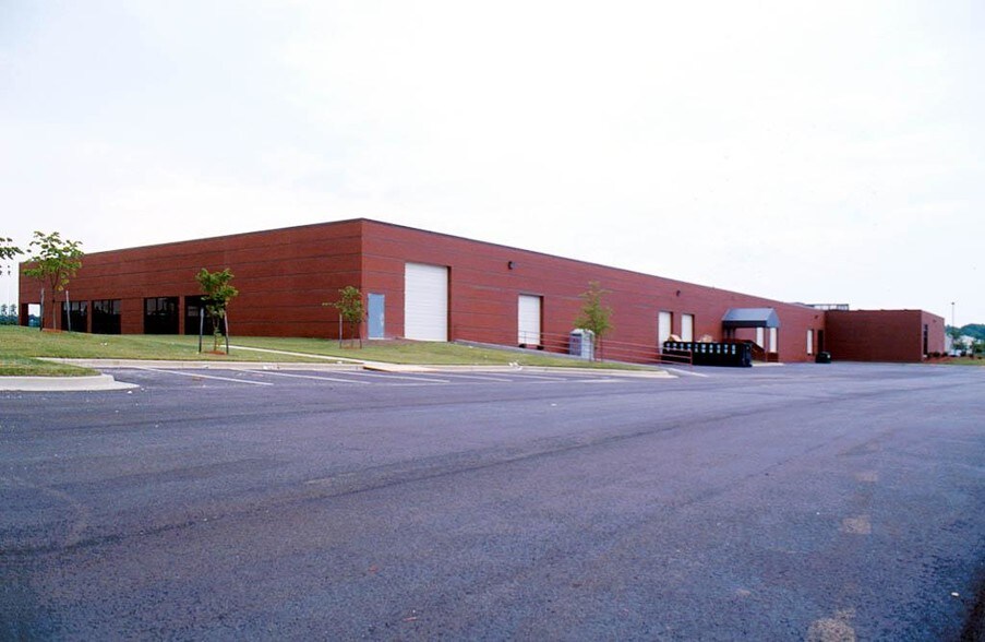 More Photos Of 989 Corporate Blvd, Linthicum Heights Distribution For Lease
