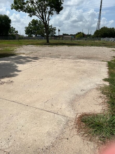 More Photos Of 16303 New Ann St, Cypress Land For Lease