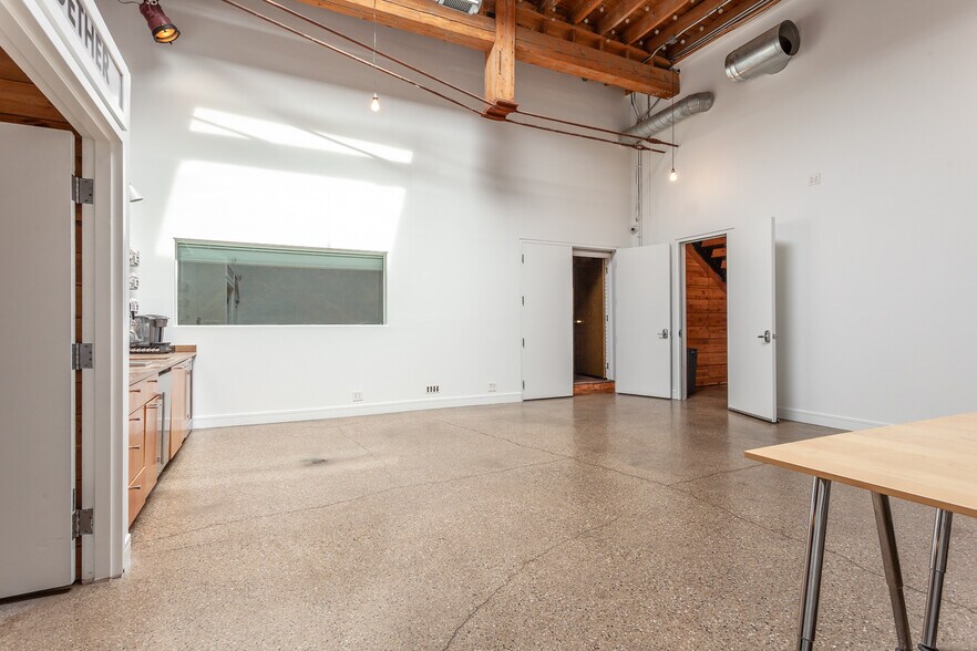 More Photos Of 2425 W 14th St, Chicago Loft Creative Space For Lease