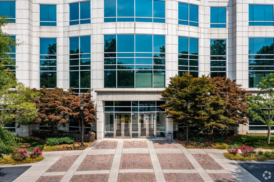 More Photos Of 13560 Morris Rd, Alpharetta Office For Lease