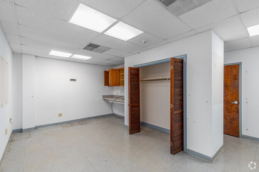 More Photos Of 9-29 Cornwell Dr, Bridgeton Storefront For Sale