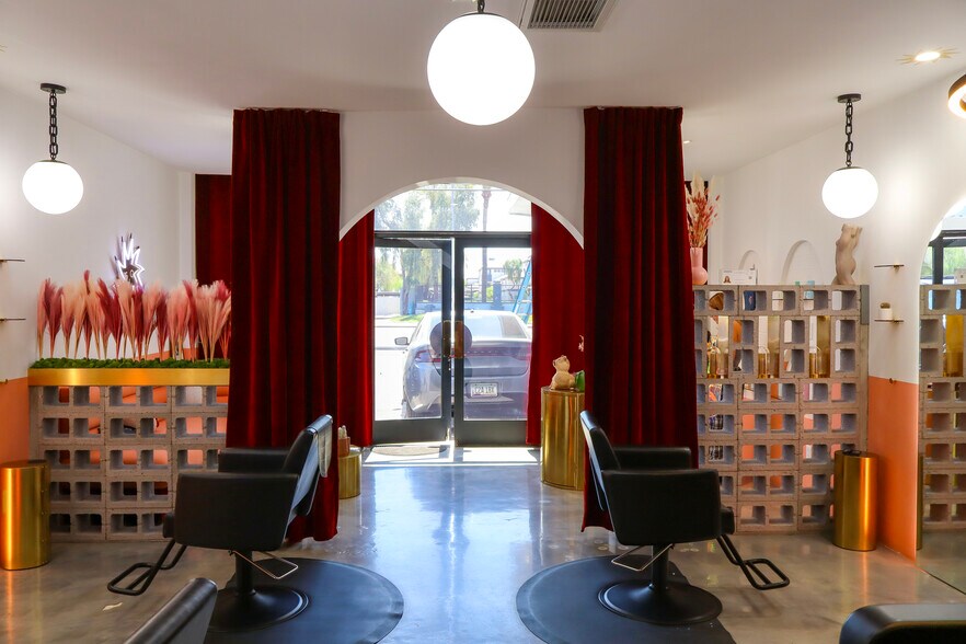 More Photos Of 500 W Indian School Rd, Phoenix Storefront For Sale